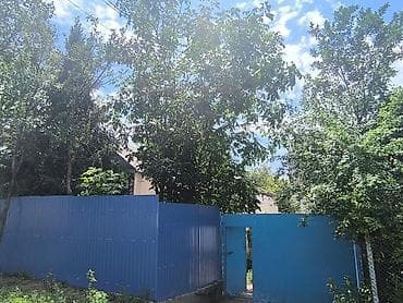 с участком: Продаю дом, находится в городе Орловка. Центральное отопление(из-за — 7