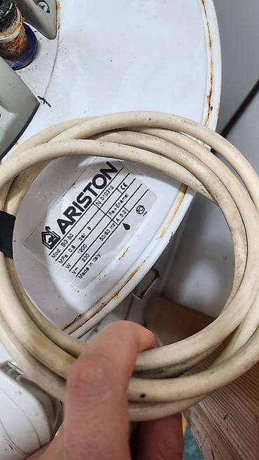 горизонтальный аристон: Накопительный водонагреватель Объем бака: 80 л, Ariston, Электрический, Регулятор температуры, Эмалированная сталь, Б/у — 3