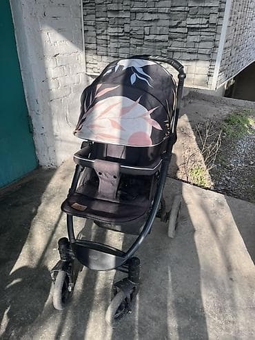 кросс боди: Прогулочная коляска с поворотными передними колесами. Компактная — 1