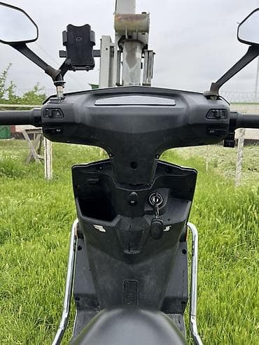 Скутер Skymarx 11, серый цвет. Особенности и оснащение: - Двигатель — 8