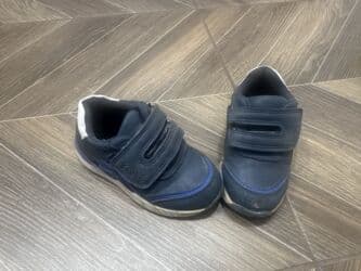 фирменный обувь: Продаю детскую обувь б/у: ботинки Зимние, теплые. В хорошем состоянии — 9