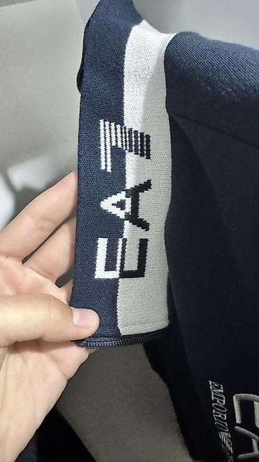 Мужская одежда: Мужская спортивная куртка/толстовка на молнии EA7 Emporio Armani. - — 2