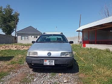 Volkswagen Passat: 1991 г., Седан — 4