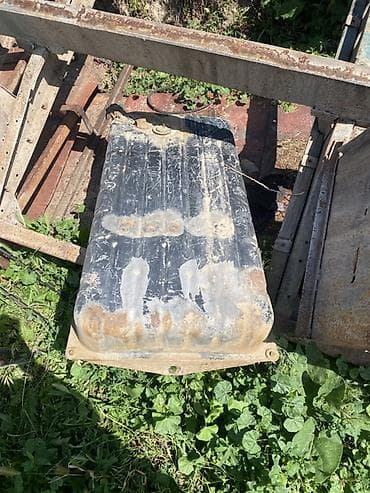 топливный бак на вольво: Топливный бак с крепежной рамой от грузового автомобиля. Описание: - — 2