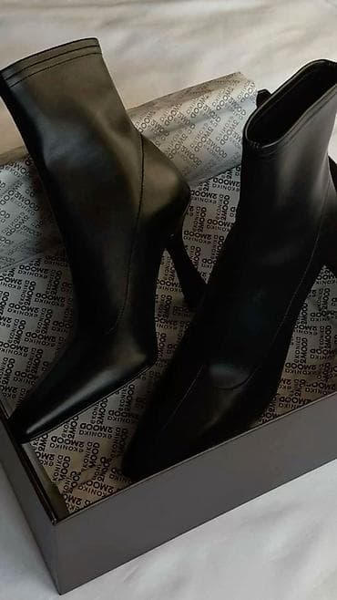 Женские ботильоны на шпильке, черные - Материал верха: гладкая at lalafo.kg Женские ботильоны на шпильке, черные - Материал верха: гладкая