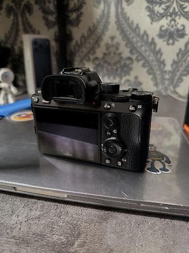 video camera: Беззеркальная полнокадровая камера Sony α7 III (ILCE-7M3) — тушка — 1