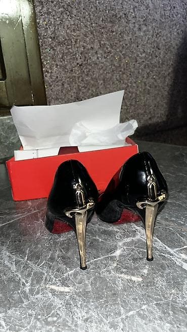 Туфли-лодочки на шпильке - Цвет: черный (глянцевый лак) с контрастной