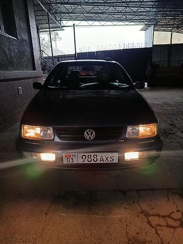 Унаа сатуу: Volkswagen Passat: 1993 г., 2 л, Кол менен иштөөчү, Бензин, Седан — 1