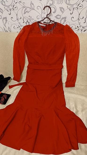 совершенно летнее: Яркое вечернее/коктейльное платье насыщенного красного цвета. - — 3