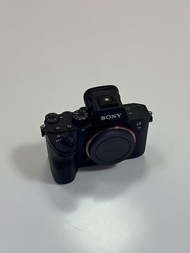 mount: Sony α7 III (ILCE‑7M3) — тушка E‑mount. Ключевые особенности: - — 8