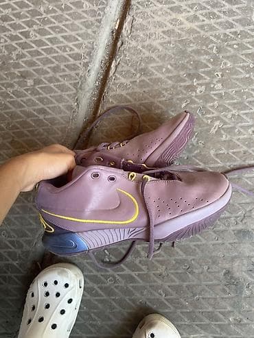 Кроссовки Nike (баскетбольные) - Модель с низким профилем, фирменный at lalafo.kg Кроссовки Nike (баскетбольные) - Модель с низким профилем, фирменный