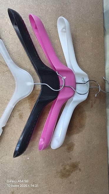 куплю чёрный металл: KG - Сoat hangers — 1