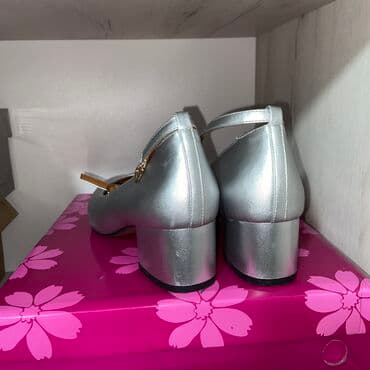 nike react: Туфли 36 размера
Доставка по городу бесплатно — 4