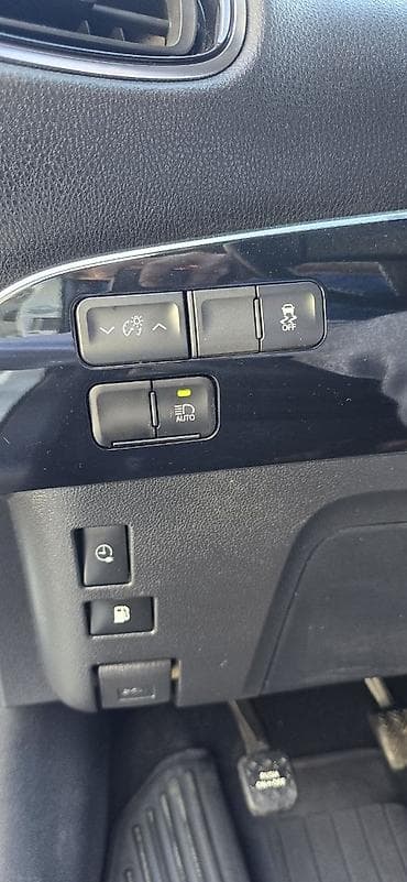 byd e5: Toyota Prius: 2019 г., 1.8 л, Вариатор, Гибрид, Лифтбек — 9