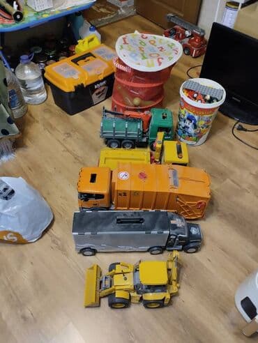 переносные дома: Машинка детская Набор машин немецких детских очень хорошего качества — 1