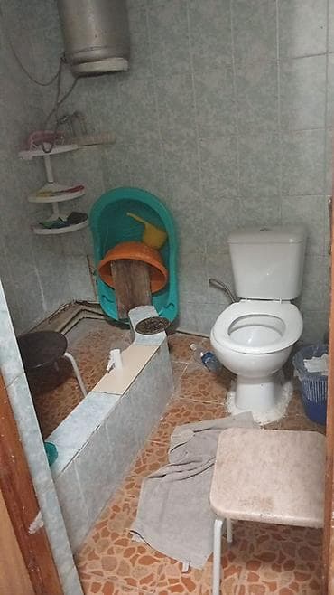 этажи: 1 комната, 35 м², Индивидуалка, Цокольный этаж этаж, Старый ремонт — 3