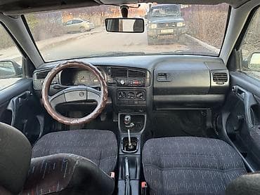 Volkswagen: Volkswagen Golf: 1993 г., 1.6 л, Механика, Бензин, Хэтчбэк — 5