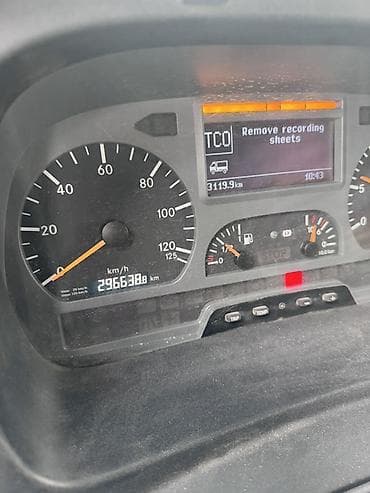 бак от фуры: Грузовик, Mercedes-Benz, Стандарт, 7 т, Б/у — 7