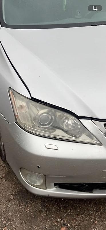 Передняя правая фара Lexus