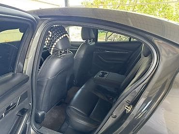 tesla model 3: Mazda 3: 2021 г., Бензин, Седан — 6