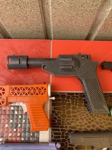 Игрушки: Коллекция винтажных игрушечных пистолетов В наличии: 🔫 Большой — 4