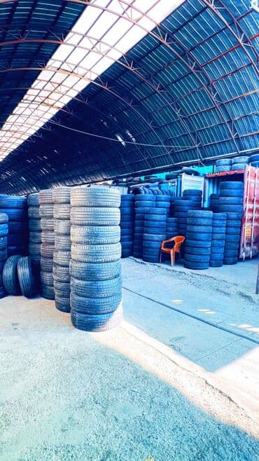 аксы бишкек: 📍 Продаётся место с 20-тонным контейнером г. Ош, район ХБК, рынок — 1