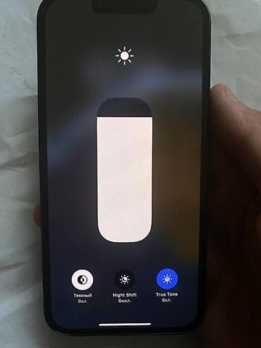 a 90: IPhone 13, Зеленый, 74 % — 3