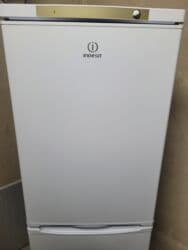 окулус квест: Холодильник Indesit, Б/у, Двухкамерный, De frost (капельный), 60 * 160 * 60 — 1