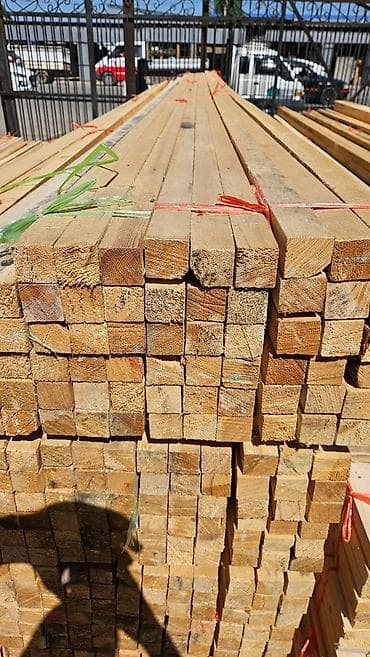 Брус деревянный строганный, связки. Размер: ?6 (примерно 4 см × 4 см