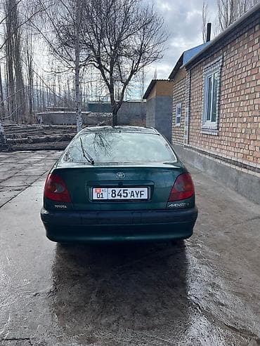 Toyota Avensis: 1998 г., 1.8 л, Ручные, Бензин, Лифтбек
