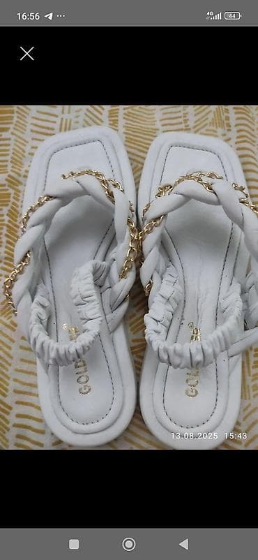 Белые женские шлёпанцы GOLDSTAR произ Турция - Модель: шлёпанцы с at lalafo.kg Белые женские шлёпанцы GOLDSTAR произ Турция - Модель: шлёпанцы с