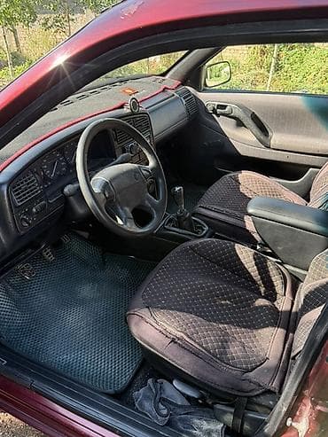 араба ош: Volkswagen Passat Variant: 1994 г., 1.8 л, Механика, Бензин, Универсал — 5