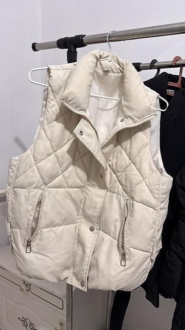 Классические жилеты: Стеганый жилет без рукавов, цвет молочный/айвори. - Кроеный по — 2