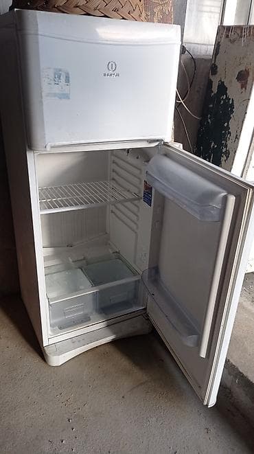 color 21052005: Холодильник Indesit, Двухкамерный — 3