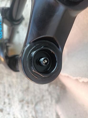 велосипеды бишкек: Вилка RockShox Yari - Назначение: трейл/эндуро, 27.5/29 (см. наклейку — 6