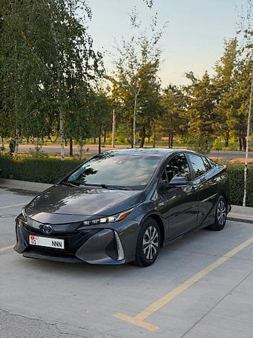 дамкрат авто: Toyota Prius: 2021 г., 1.8 л, Вариатор, Гибрид, Лифтбек — 1