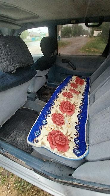 Volkswagen Passat Variant: 1993 г., 1.8 л, Ручные, Бензин, Универсал — 4