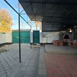 жалал абад дом квартира: 62 кв. м, 2 бөлмө, Евроремонт, Унаа токтотуучу жай, Забор, тосулган — 1