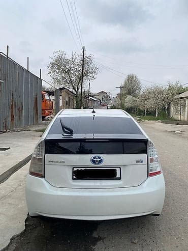 белый byd e2: Toyota Prius: 2010 г., 1.8 л, Вариатор, Гибрид, Лифтбек — 2