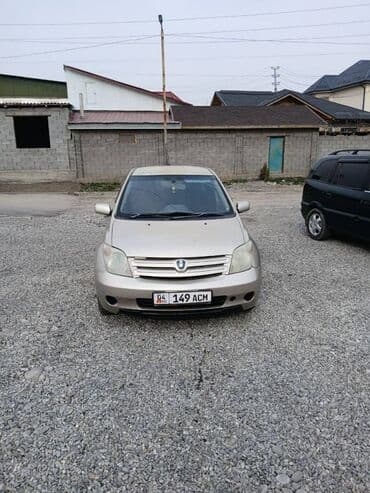 значок ист: Toyota ist: 2002 г., 1.3 л, Автомат, Бензин, Хэтчбэк — 2