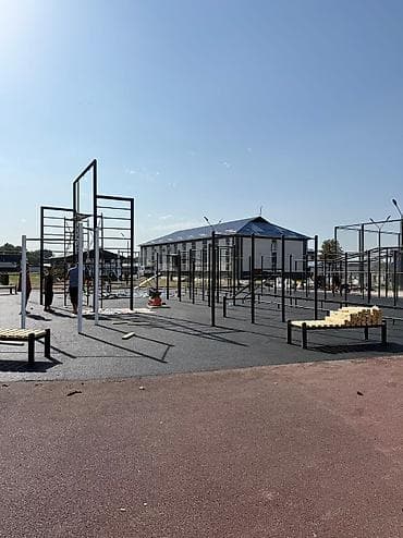 яркие: ⸻ 🏗️ Укладка резинового покрытия под ключ! 🏗️ ✔ Идеально для детских — 2