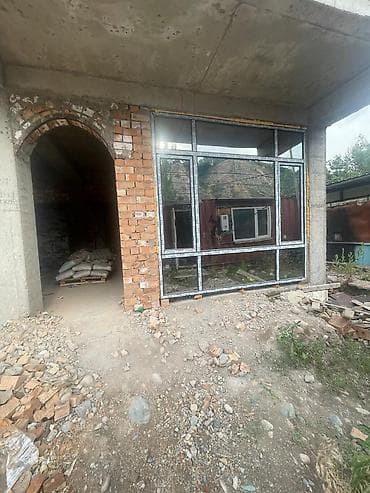 Дома: Продается просторный дом на два хозяина в начале с. Бешкунгей, общая — 2