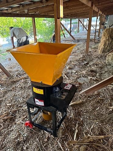 Кормодробилка/измельчитель зерна и стеблей с бункером - Тип — 1