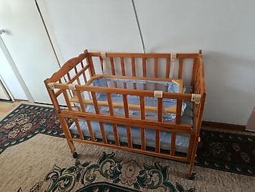 качели бу: Детская кроватка из натурального дерева с комплектом аксессуаров — 3