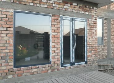 сборный дом: Комплект из оконного блока и двойных дверей со стеклянными панелями и — 1