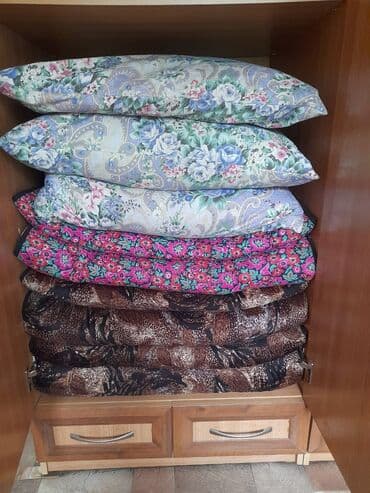 односпальная гарнитуры: Продаю одеяла,подушки,матрасы.Все в хорошем состоянии.Цена договорная — 1