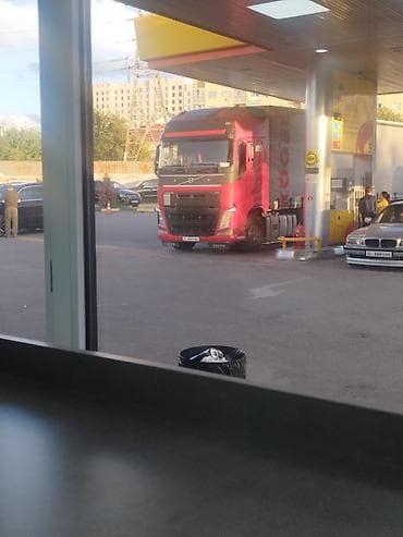 Тягач, Volvo, Тентованный — 2