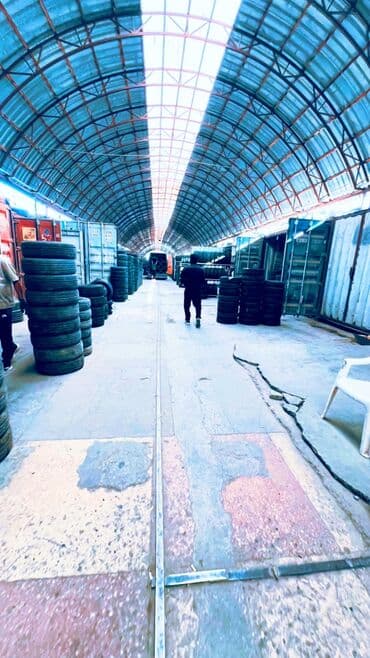 аксы бишкек: 📍 Продаётся место с 20-тонным контейнером г. Ош, район ХБК, рынок — 5