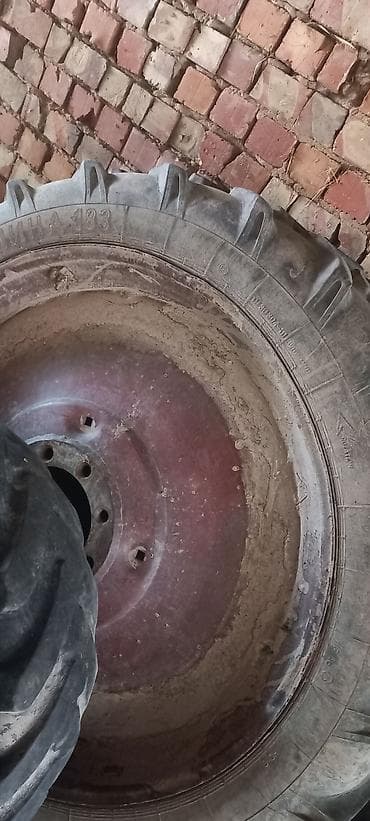 r16 225: Узкий 65000т сом прошу передний 18000т сом прошу Сельскохозяйственные — 4