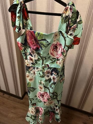 Продаю шикарное платье,качество отличное.Сами покупали за 5000